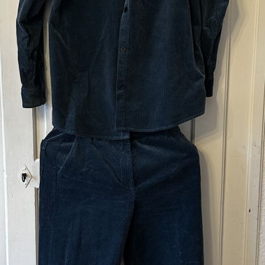 Set overshirt e pantaloni in velluto a coste