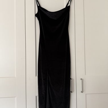 Abito in raso nero