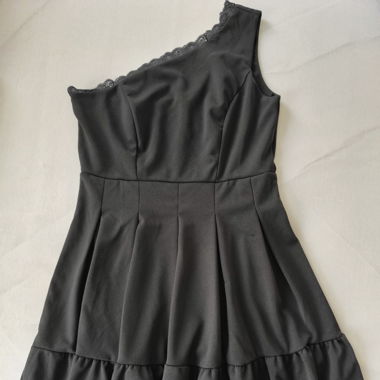 Schulterfreies schwarzes Kleid, Größe M