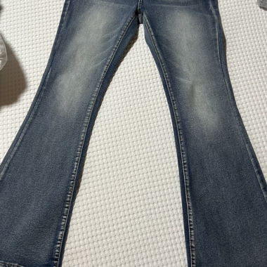Jeans blu slavati a zampa
