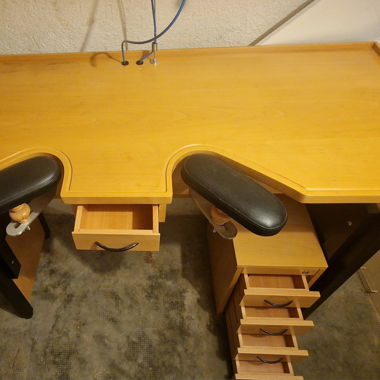 Établi d'horloger en bois massif 