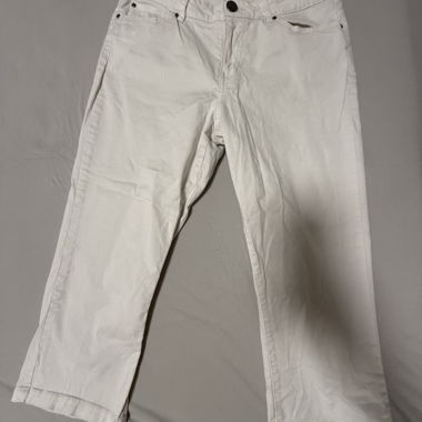 Weisse Jeans mit Stickerei