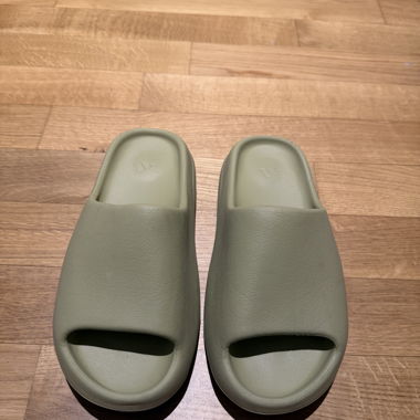 Adidas Yeezy Slide Size US8