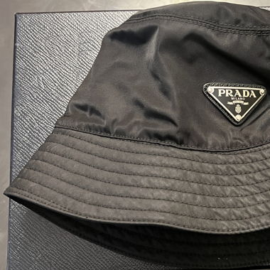 Prada Fischerhut Re-Nylon