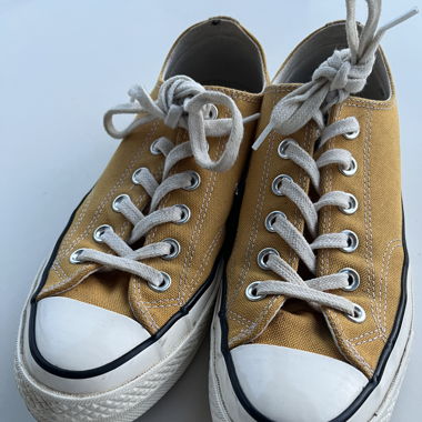 Converse senfgelb