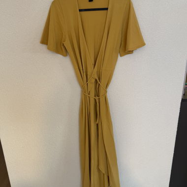 Robe cache-coeur jaune New Look