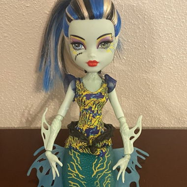 Monster High Frankie Stein Great Scarier Reef