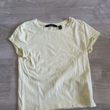 Top giallo pastello