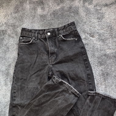 Schwarze Jeanshose
