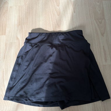Jupe de sport noire avec short intégré