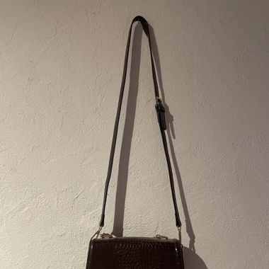 Umhängetasche in Kroko-Optik
