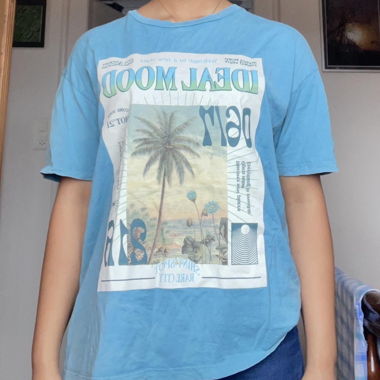 T-shirt bleu graphique
