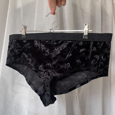 killstar velvet booty-shorts