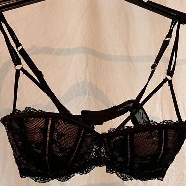 Black lace underwire bra