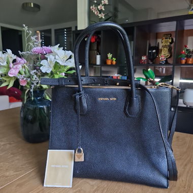 Sac à main Michael Kors noir comme neuf 