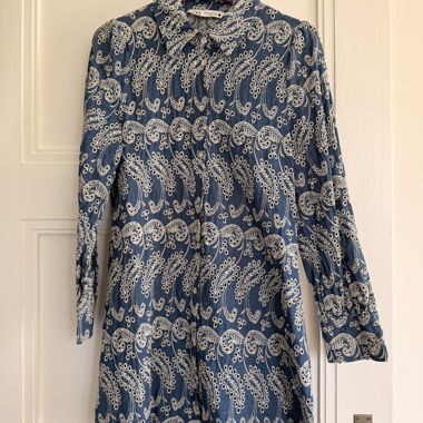Zara besticktes Jeanskleid