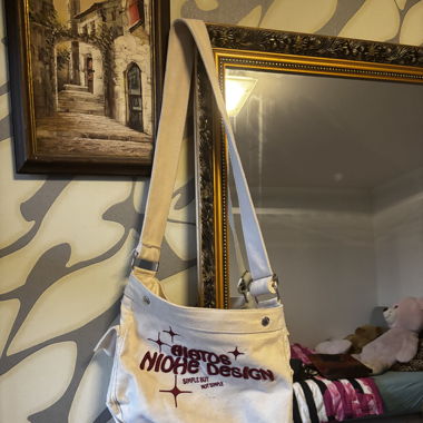 white cross body bag 
