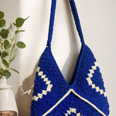 Gehaekelte Schultertasche blau