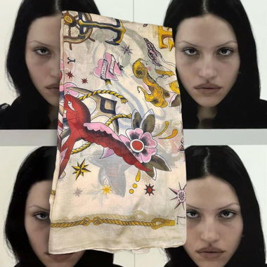 Foulard voile traditionnel à motif tatouage Tommy Hilfiger