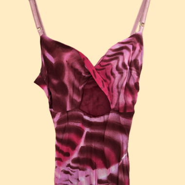 Abito asimmetrico fucsia acceso