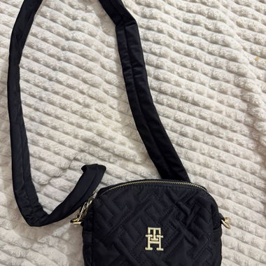 Borsa a tracolla Tommy Hilfiger nera
