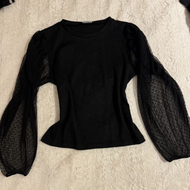 Maglione con maniche trasparenti