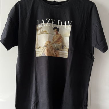 T-shirt nero con grafica