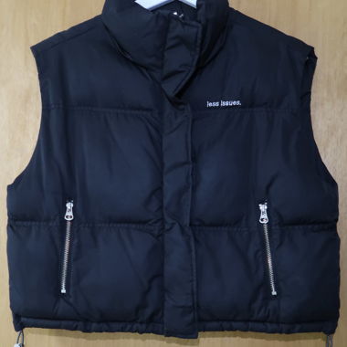 Schwarze ärmellose Steppjacke FB Sister Grösse S