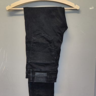 Black jeans, Levi's