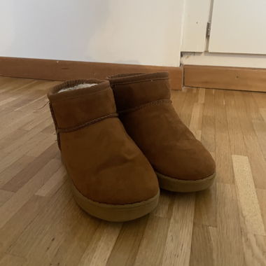 Ugg-Style Hausschuhe für kleines Mädchen