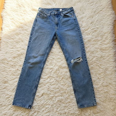Jeans bleu déchiré