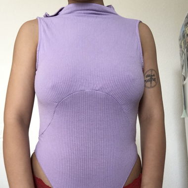 Violet open-back bodysuit – very good condition