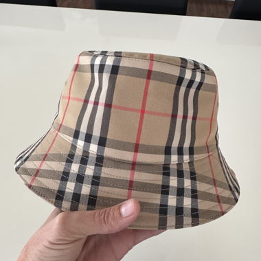 Burberry Bucket Hat Größe M – im perfekten Zustand