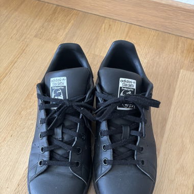Almost new black stan smith adidas