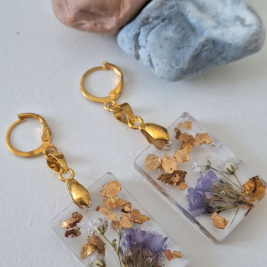 Boucles d'oreilles avec pendentifs en résine 