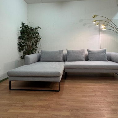 Light grey corner sofa from Hom’IN