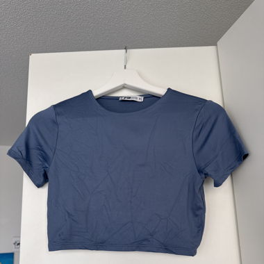 Blaues Shirt