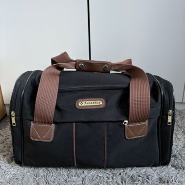 Black Samsonite travel bag
