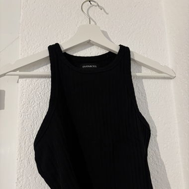 Schwarzes Top