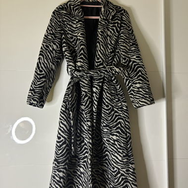 Zebra-Mantel mit Bindegurt