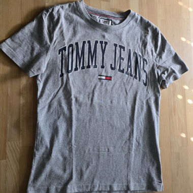 Graues Tommy Jeans T-Shirt