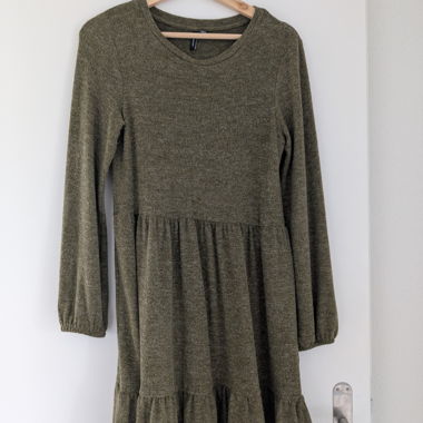 Olivgrünes Kleid (für Winter)