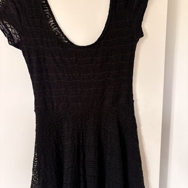 Schwarzes Spitzenkleid