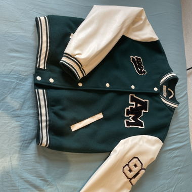 College-Style Sweatjacke