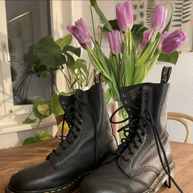 Dr. Martens 10 Loch schwarz Leder Gr. 41
