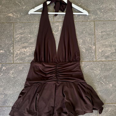Brauner Halterneck-Jumpsuit mit Rockteil