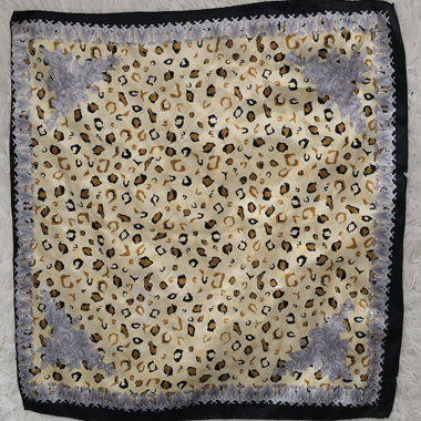 Joli petit foulard vintage imprimé léopard satin