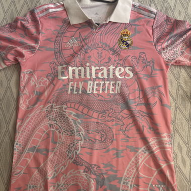 Maillot de football Real Madrid rose avec dragon