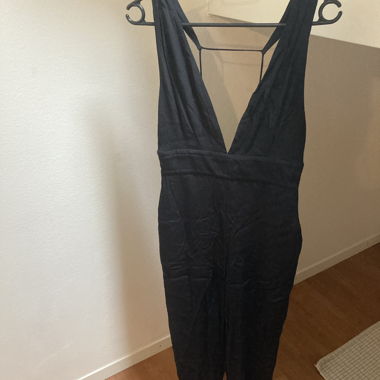 Schwarzer Jumpsuit