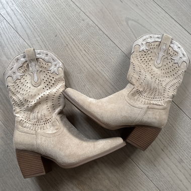 BEIGE COWBOY BOOTS